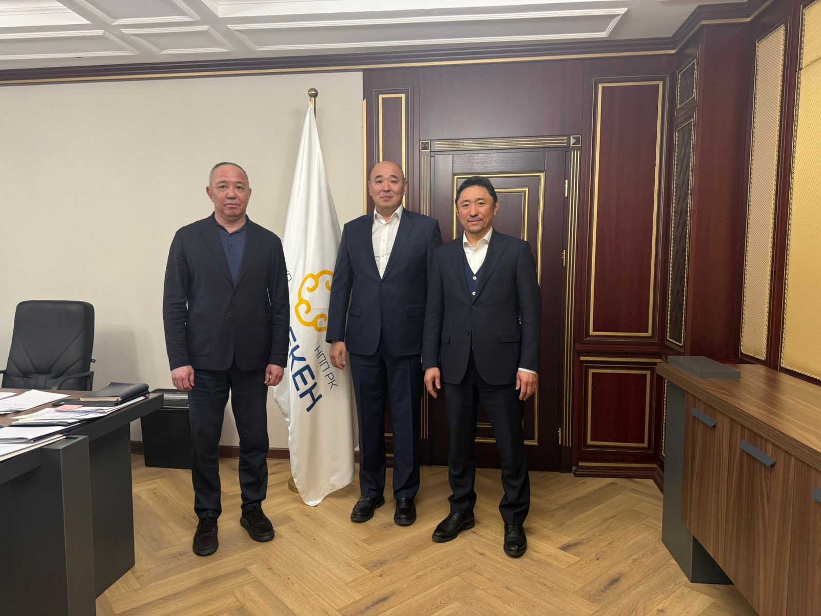 Руководство Ассоциации инвесторов Казахстана в лице председателя Совета Болата Акчулакова и председателя Правления Рустама Журсунова провело встречу с председателем Президиума НПП «Атамекен» Канатом Ш