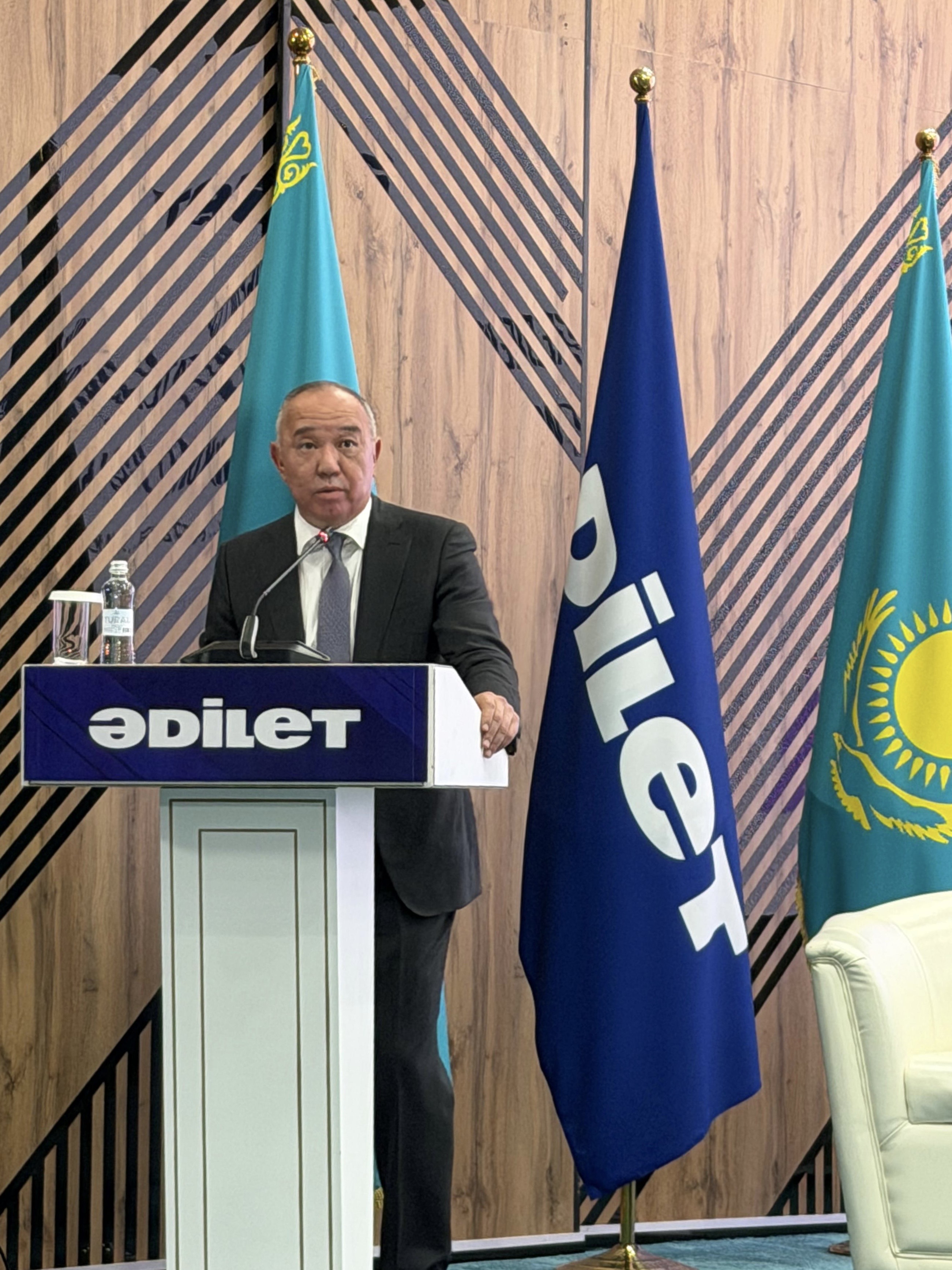 Сегодня партия «Әділет» провела экспертное обсуждение по направлениям «Справедливая, конкурентная экономика» и «Верховенство Закона и Порядка».