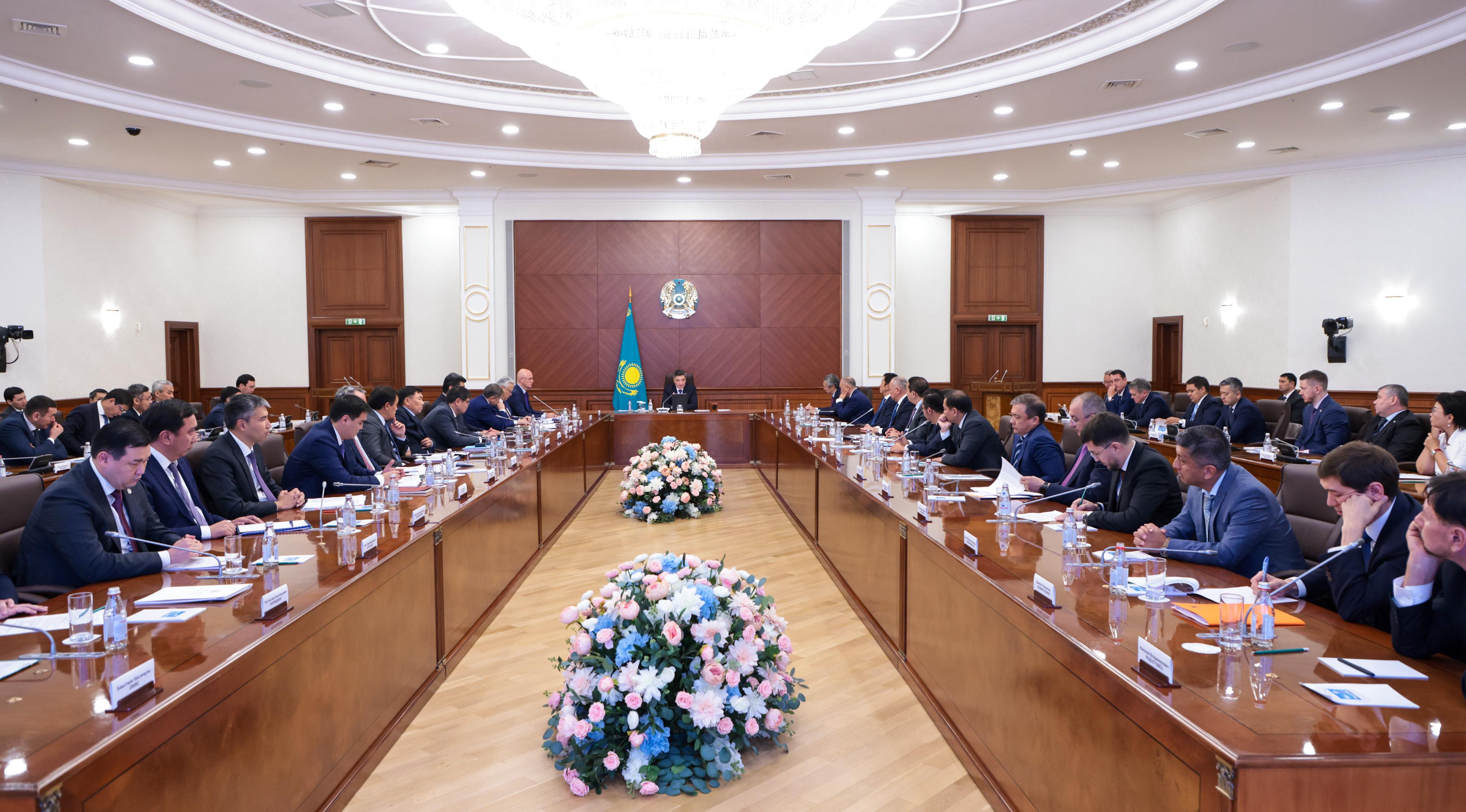 Премьер-министр Олжас Бектенов провел заседание Совета отечественных предпринимателей по вопросам развития горно-металлургического комплекса Казахстана.